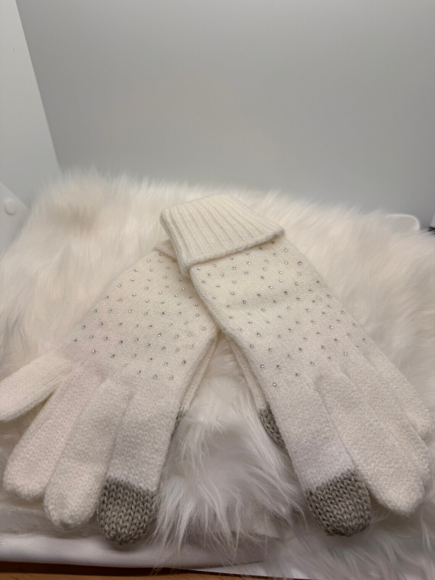 Knit Gloves with Sparkles- White