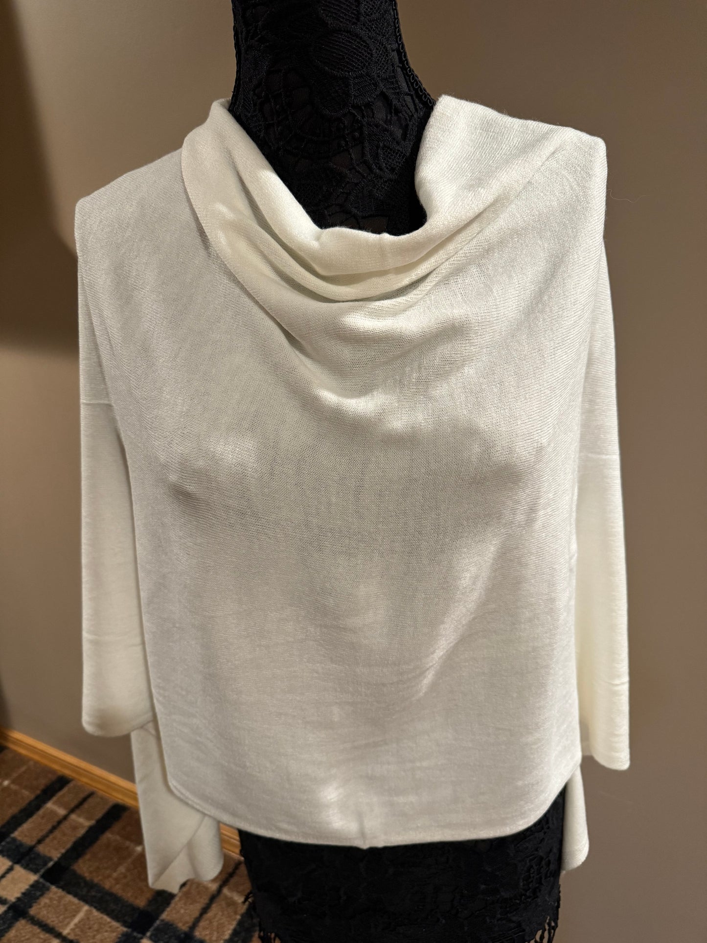 Light Weight Poncho color white