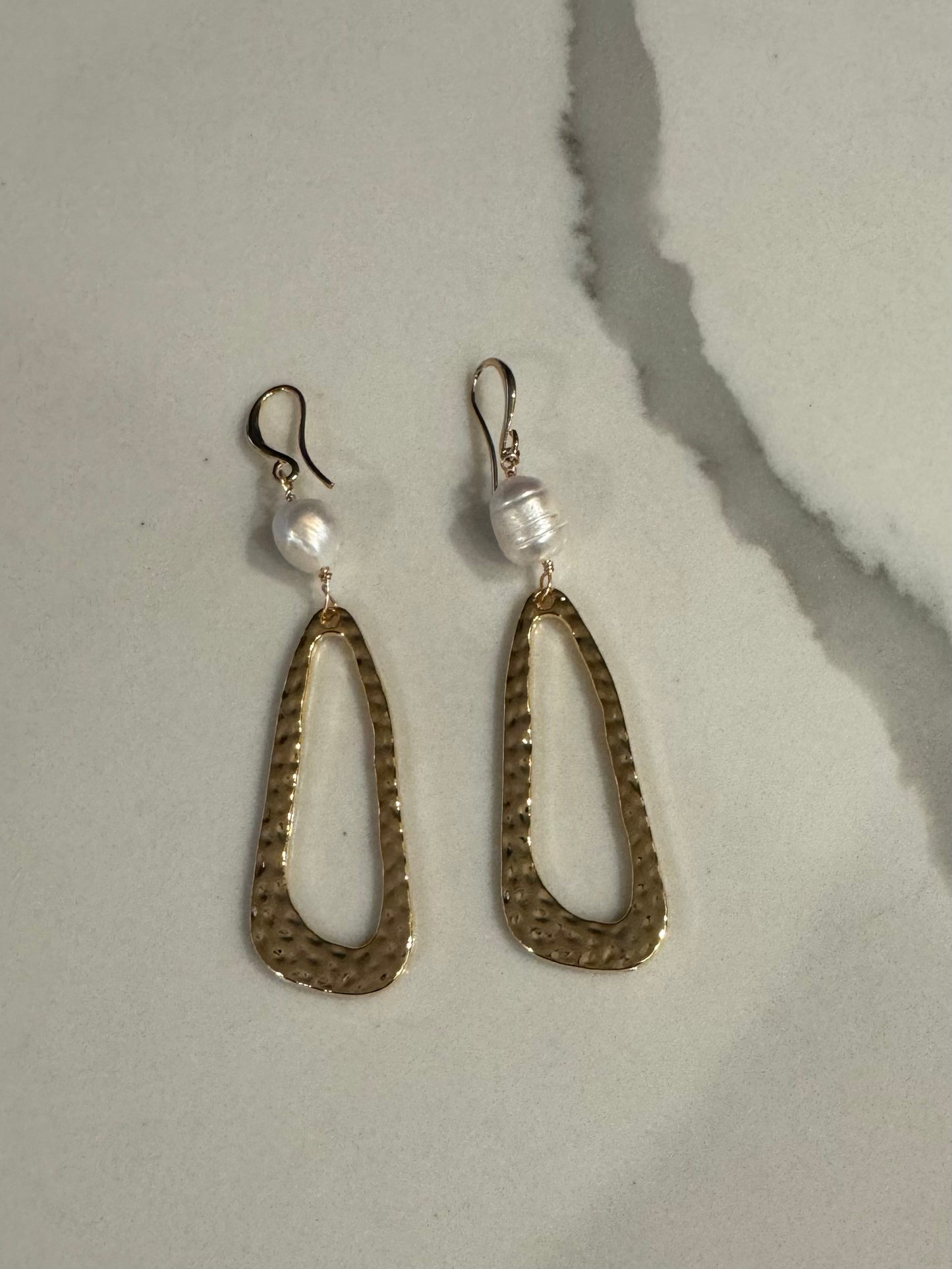 pearl and hammered metal drop earrings